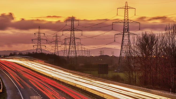 Feds vote to reduce bottlenecks in connecting new power sources to the energy grid