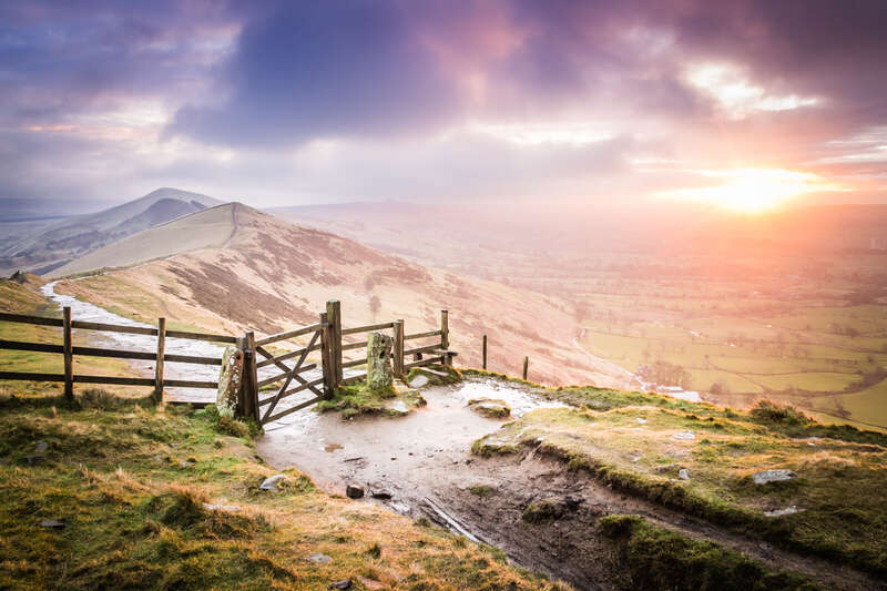 UK's National Grid Removes Pylons from Area of Natural Beauty