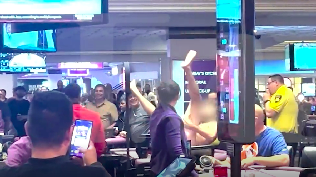 Video Shows Nude Man Shocking Vegas Casino Patrons, Cops Say Suspect ‘Flaunted His Genitals’
