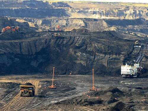 Alberta Oil Sands Must Cut Production to Hit 2030 Emissions Target, Analysts Say