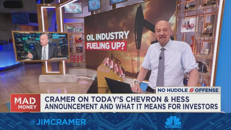 It's a good time to own oil, says Jim Cramer