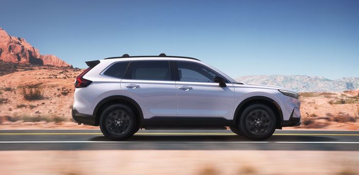 Kelley Blue Book: The 2024 Honda CR-V Hybrid: The king of the suburban road still excels—plus, fewer trips to the gas station