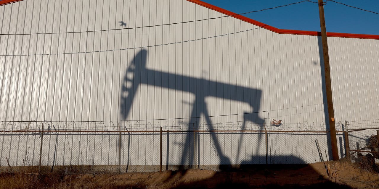 Oil prices threaten to snap 3-day winning streak
