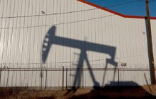 Oil prices threaten to snap 3-day winning streak