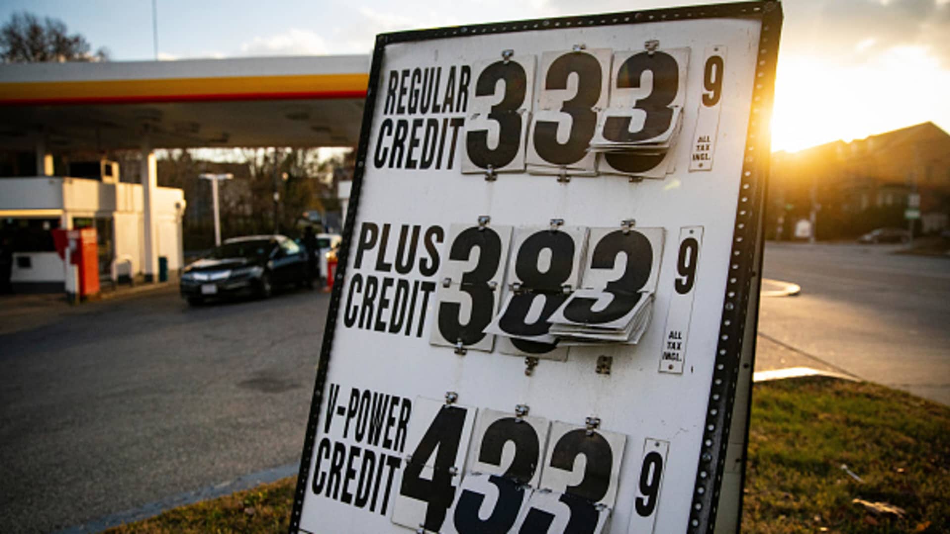 U.S. crude drops below $70 per barrel, gas prices fall to 11-month low