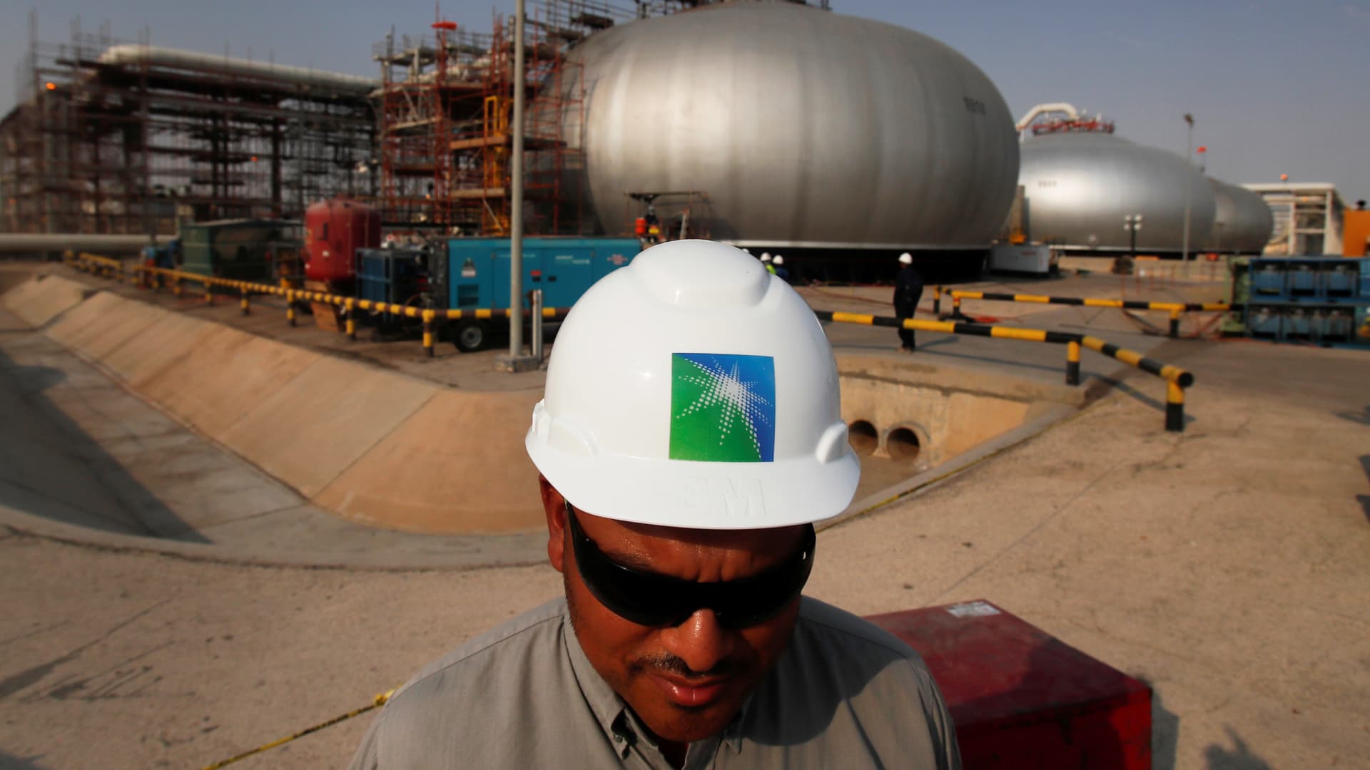 Oil falls more than 4% as Saudi price cut heightens global demand worries