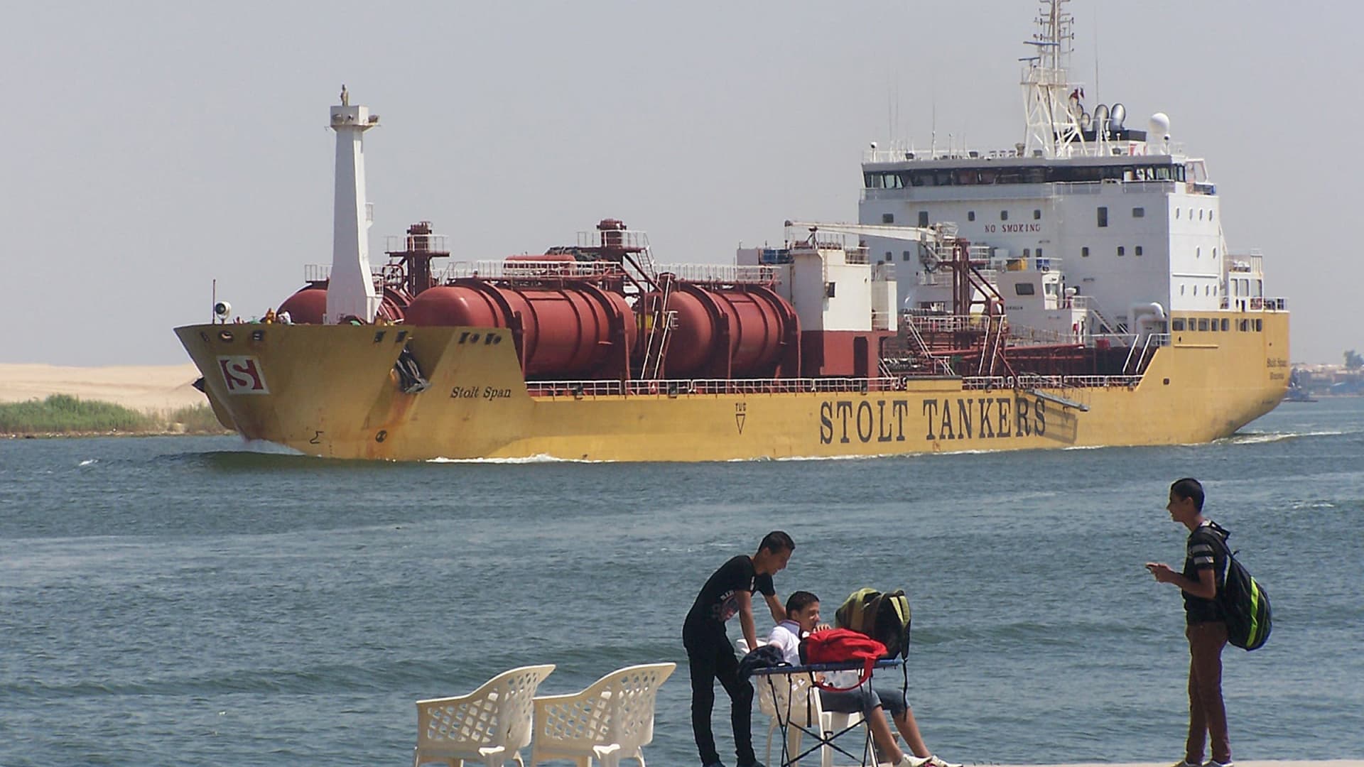 Oil prices could spike 20%, possibly double if Middle East conflict disrupts Strait of Hormuz