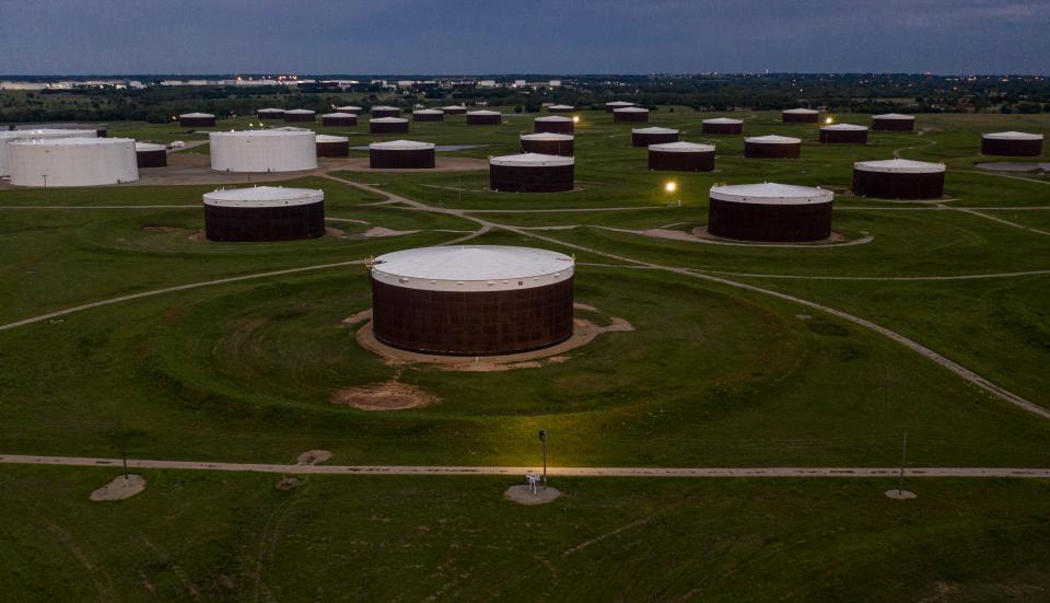 Oil prices fall after surprise inventory build in US