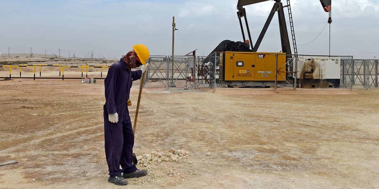 Oil prices struggle for direction in ‘violently rangebound’ market