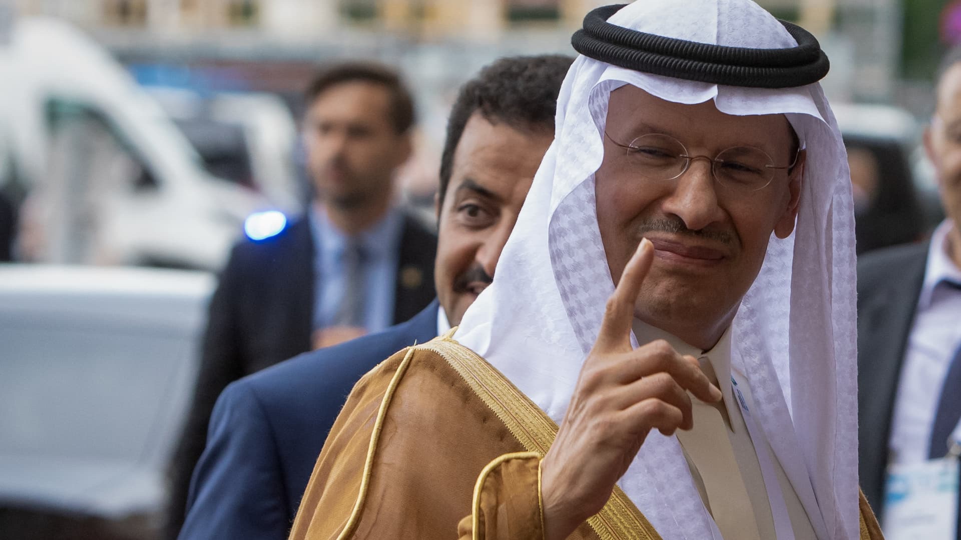 Saudi Arabia and Russia extend voluntary crude oil supply cuts until the end of June