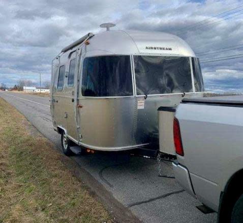 Pediatrician on way to see solar eclipse dies after falling out of Airstream: Reports