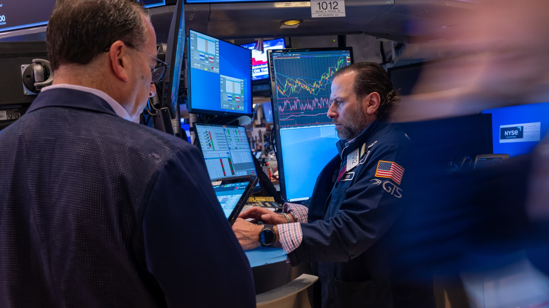 Fed decision, oil plunge, mixed earnings — what we're watching into the stock market close