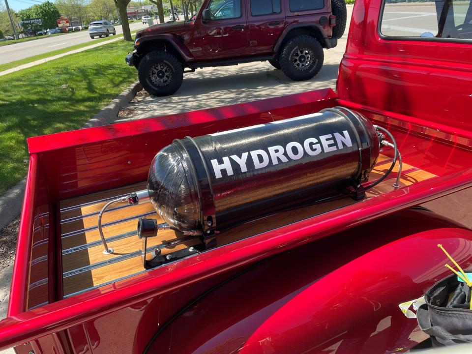 Retired GM engineer sets out to prove hydrogen can power hot rods and keep the roar