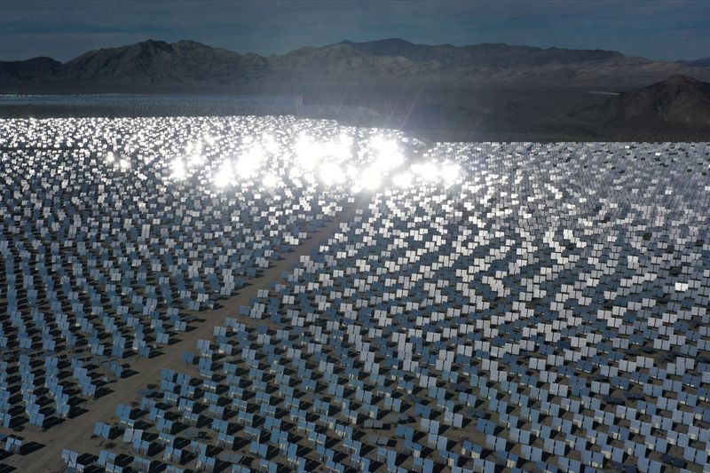 U.S. trade panel votes to proceed with solar panel tariff probe