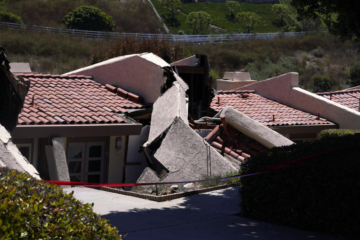 Utility cuts natural gas service to landslide-stricken Southern California neighborhood