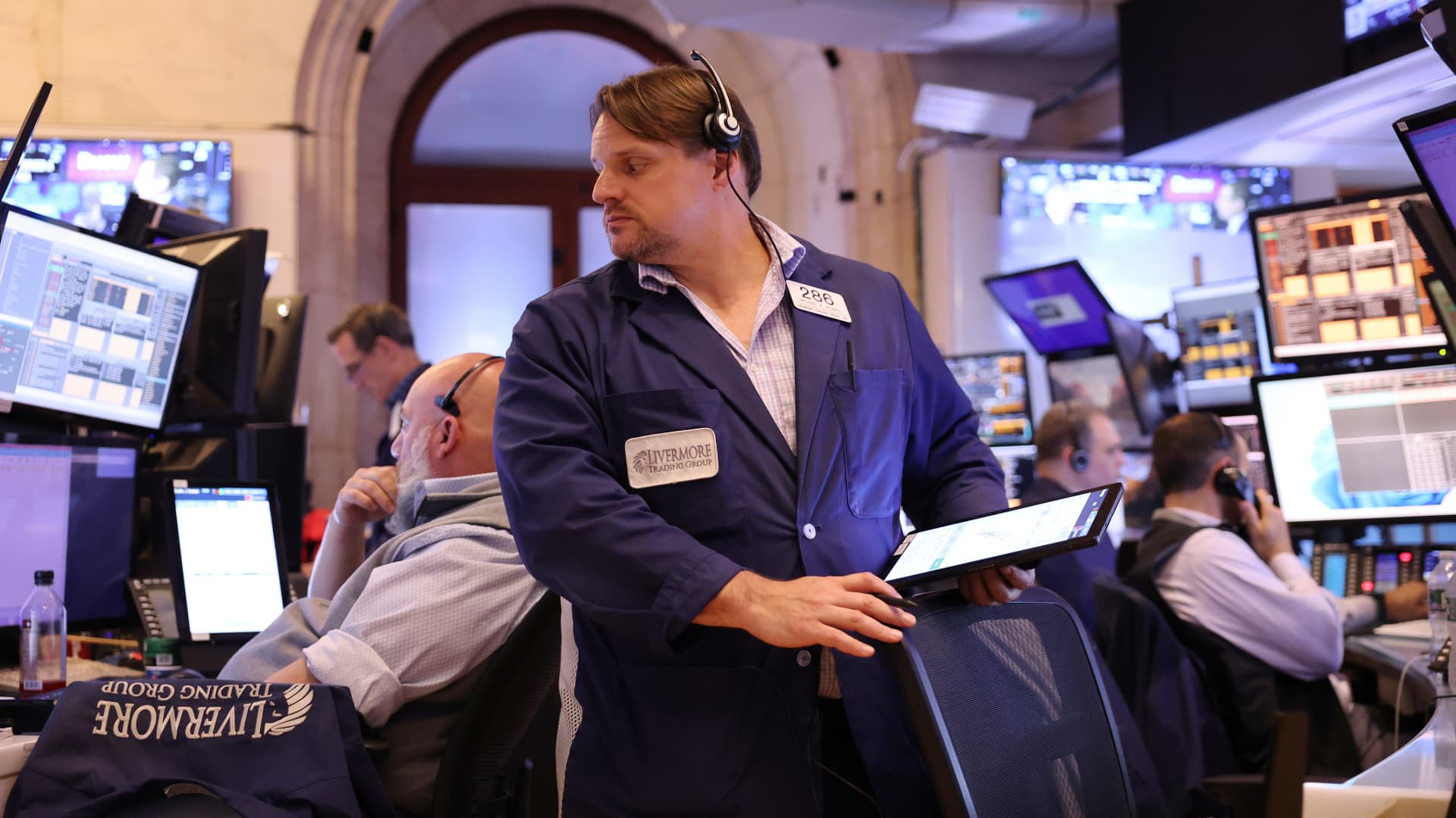 Monday's analyst calls: Oil giant to surge more than 35%, Planet Fitness a top pick