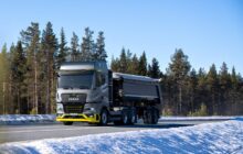 Big truckmakers bet on hydrogen to extend combustion engine life