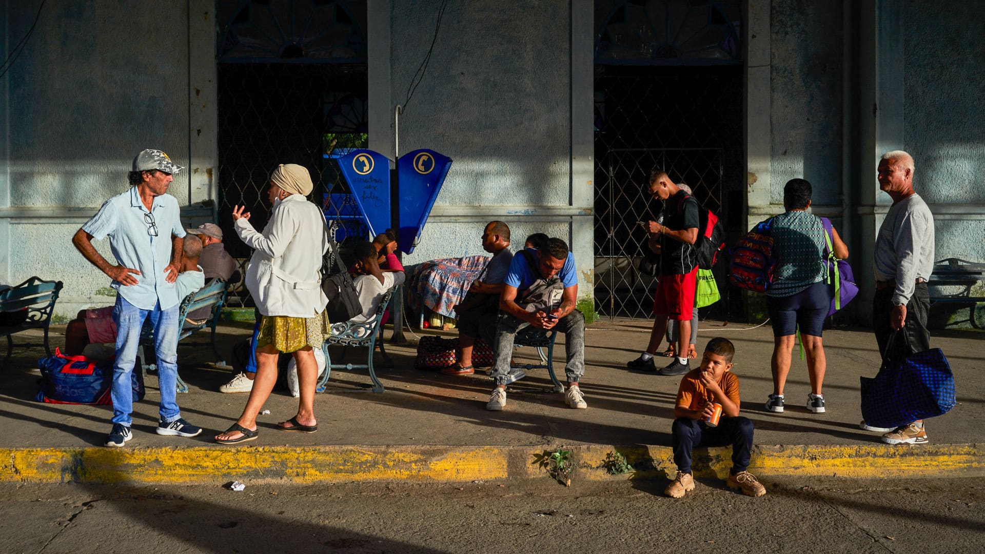 Power goes out on the entire island of Cuba, leaving 10 million people without electricity