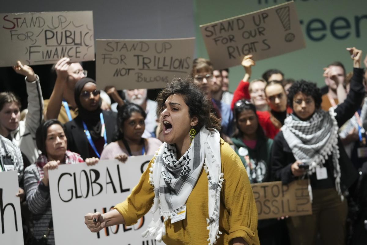 Pressure ramps up at UN talks to reach a deal for cash to curb and adapt to climate change