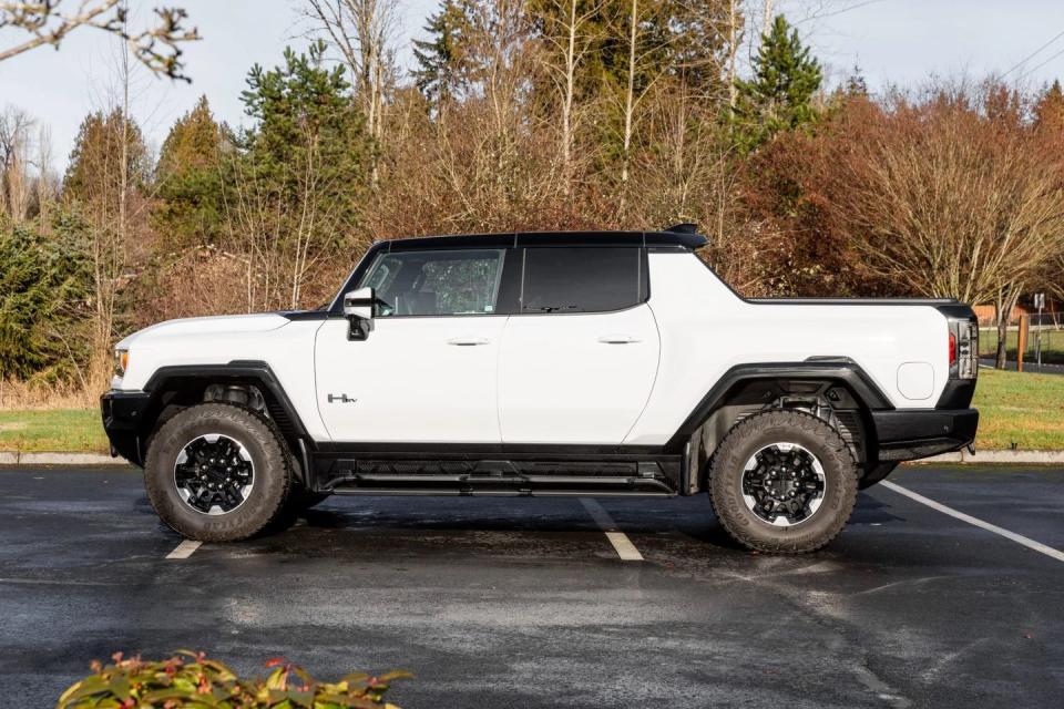 2022 gmc hummer sut ev edition 1