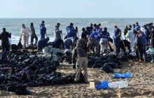 Black Sea oil spill volunteers in Russia ask Putin to send urgent help