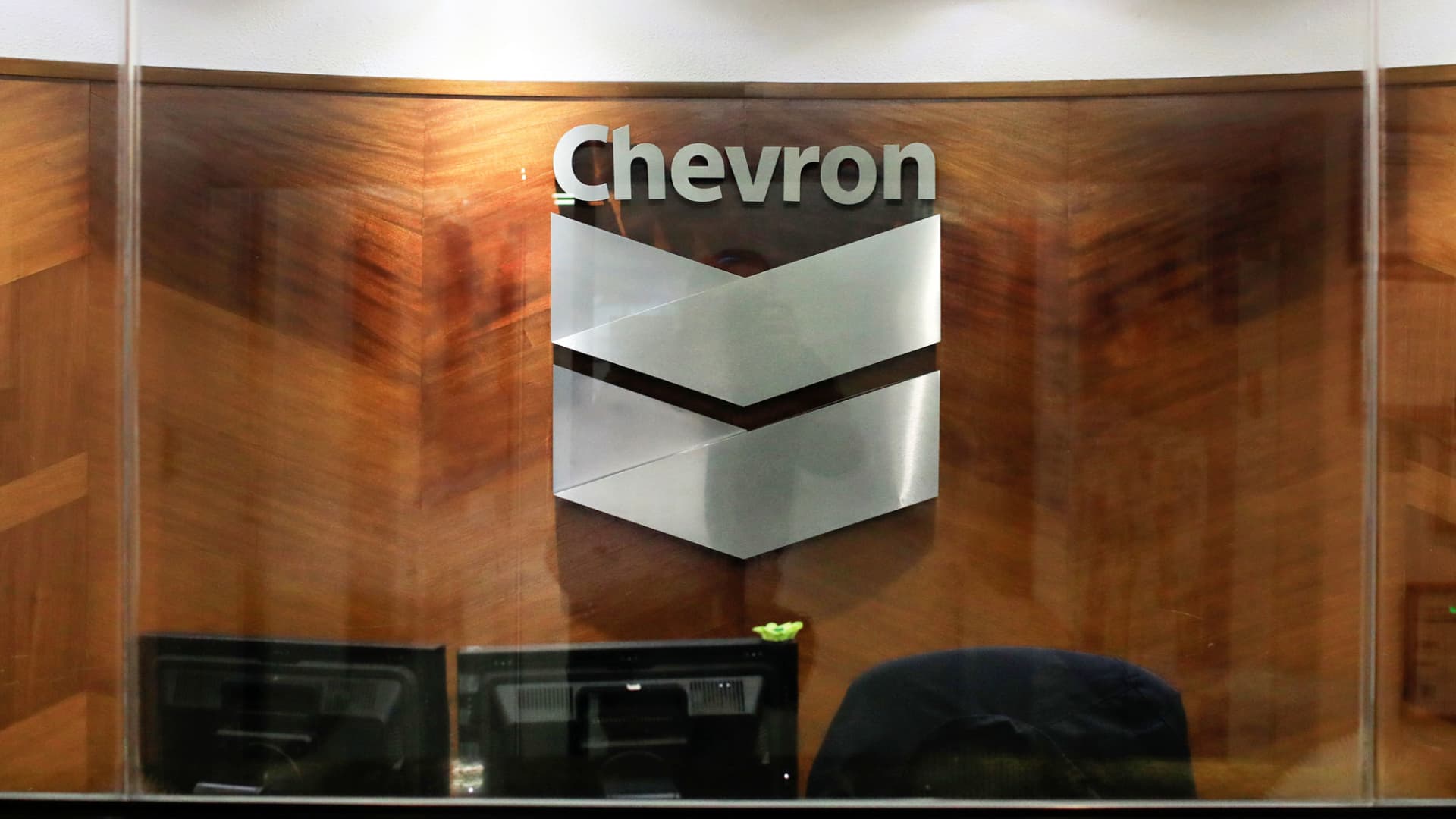 Trump axes Chevron's Venezuela oil license, citing lack of electoral reforms