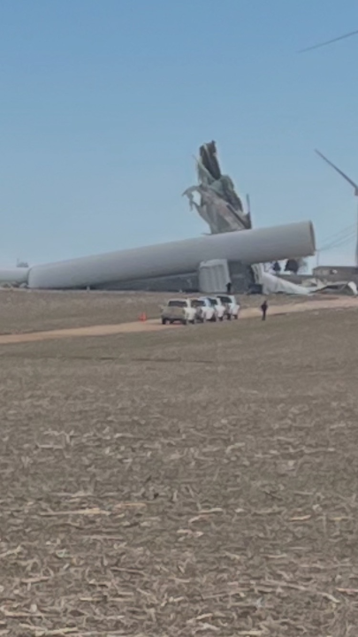 Wind turbine collapse, Image courtesy Reggie Sargent