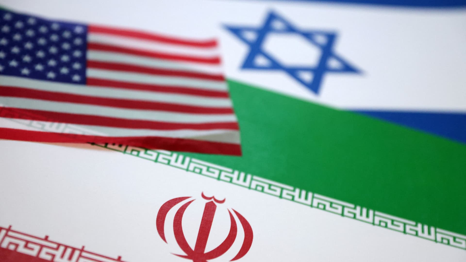 Oil prices falls more than 3% as Trump holds off on Iran strike, hopes for negotiations