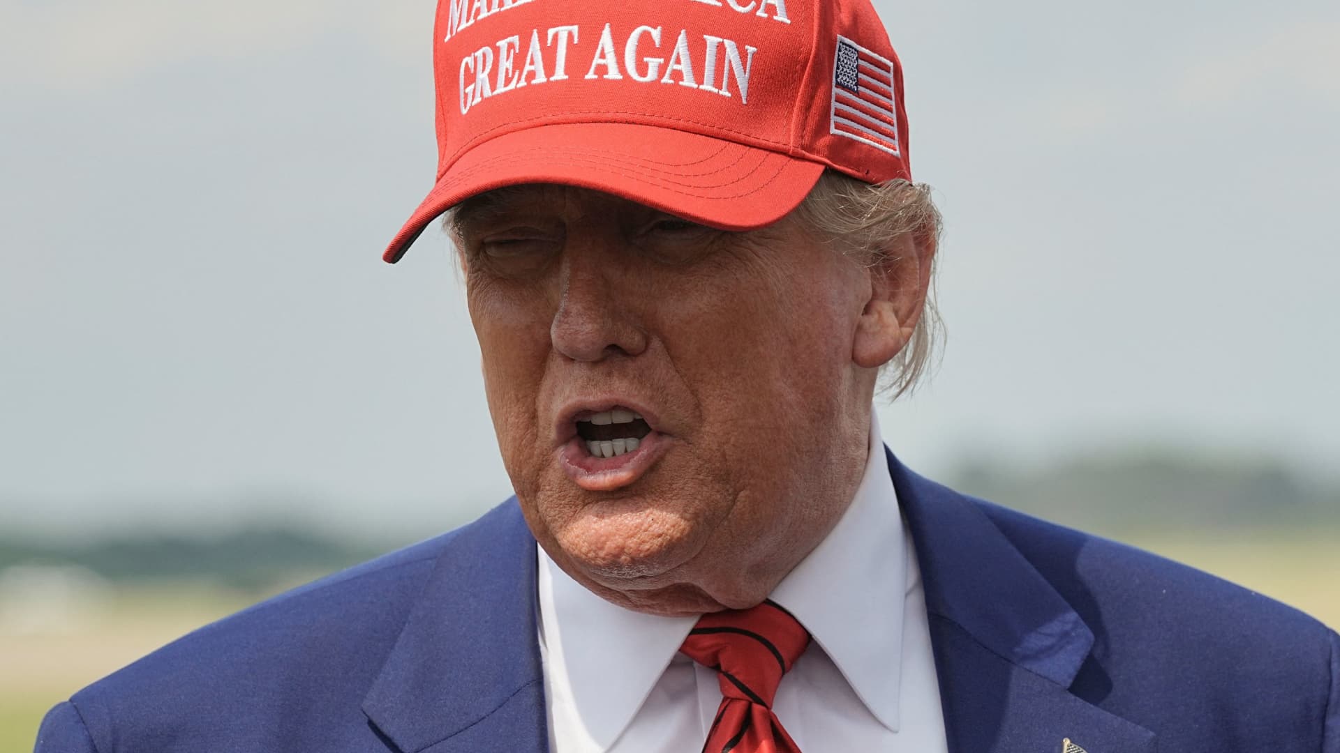 Trump says 'everyone' should keep oil prices lower or they're playing 'into the hands of the enemy'