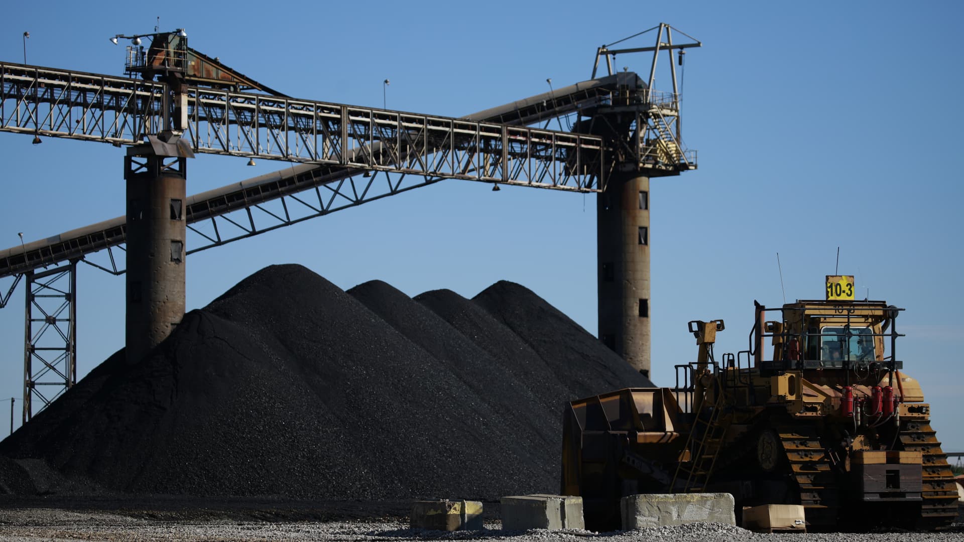 The energy sector has been lagging, but Wolfe says this dividend payer is about to break out