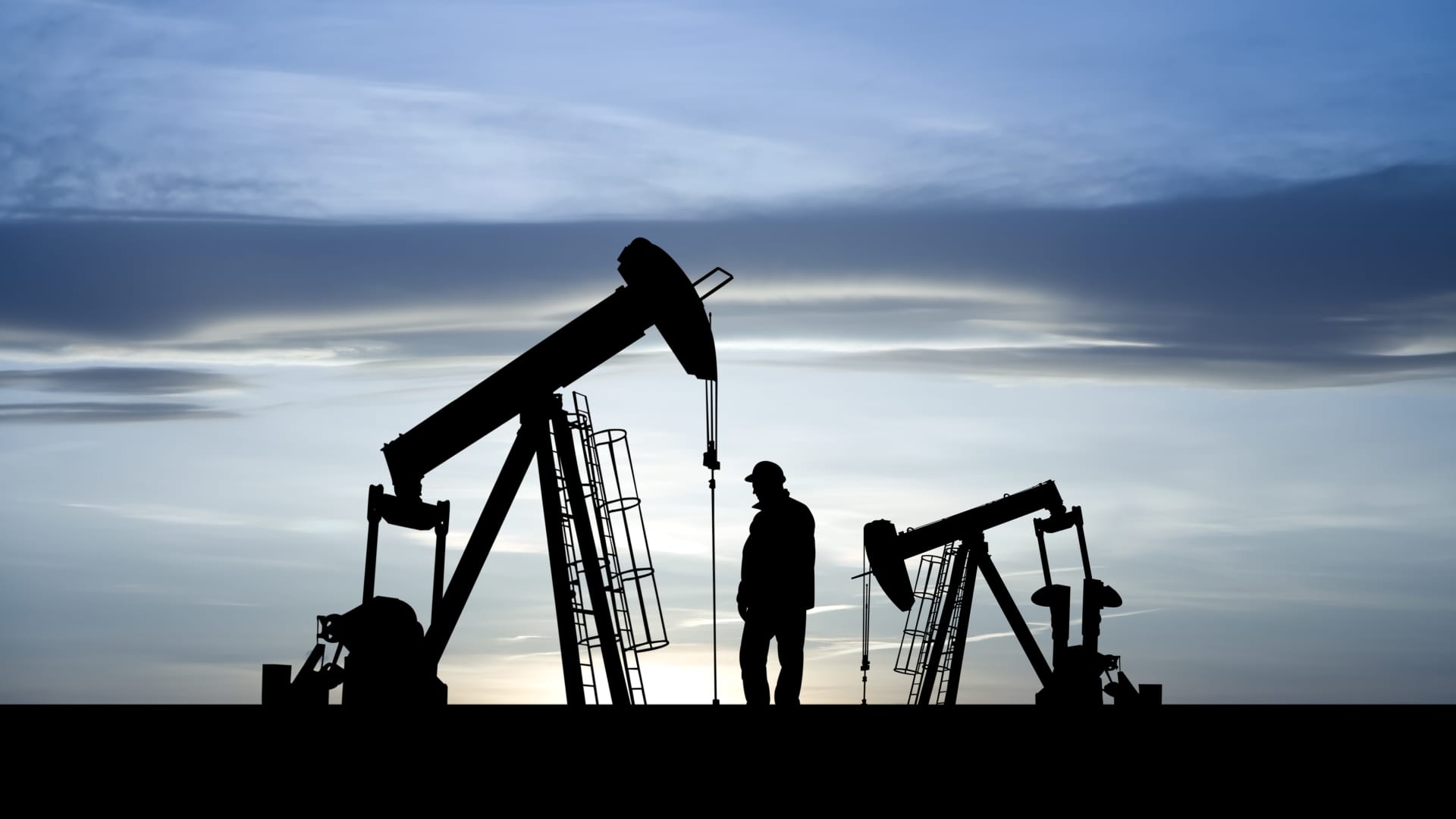 Oil companies slash jobs by the thousands as prices fall, tariffs rise and industry consolidates
