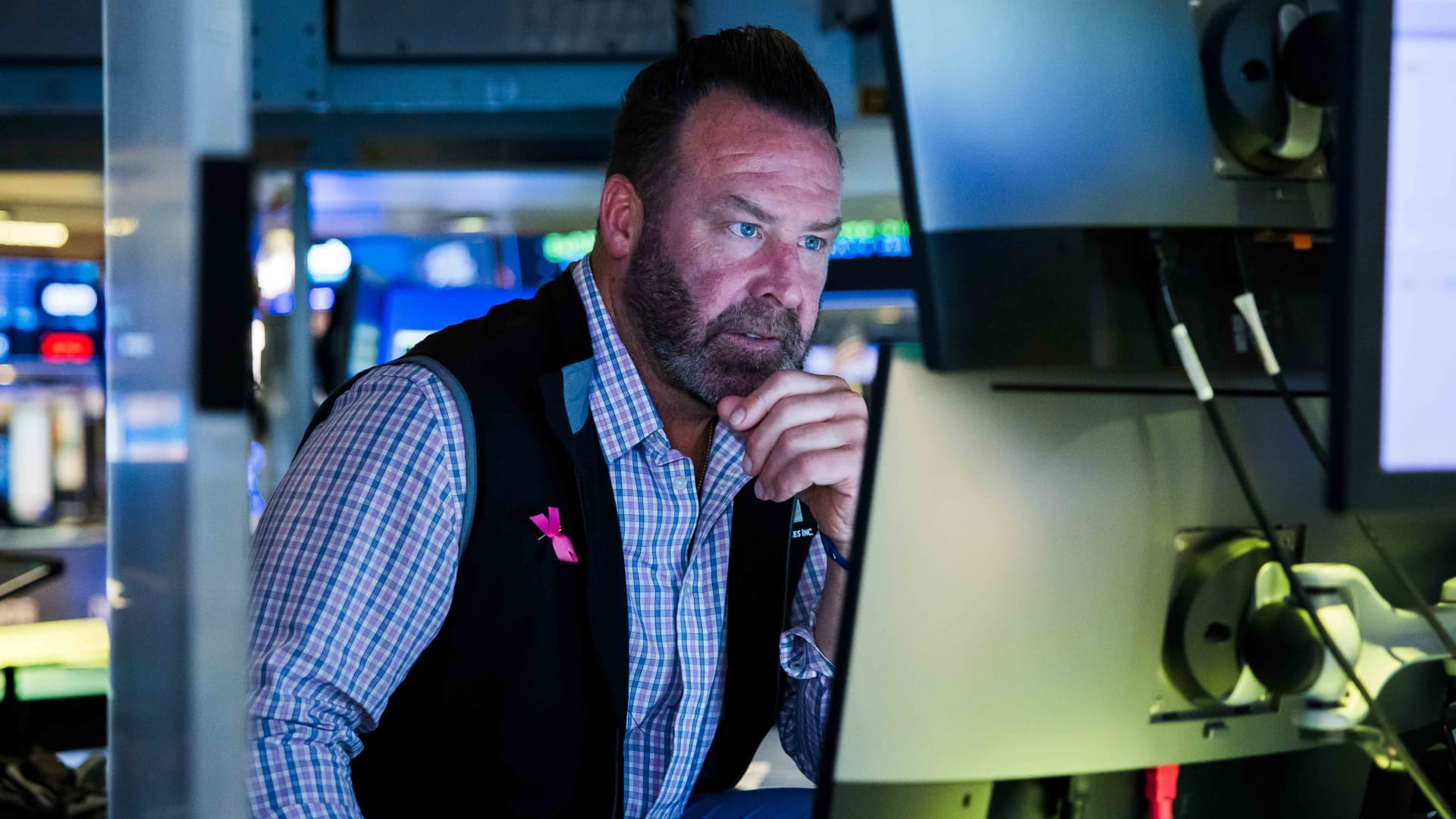 Wall Street's momentum into next week gets spoiled by tariff concerns, with earnings looming