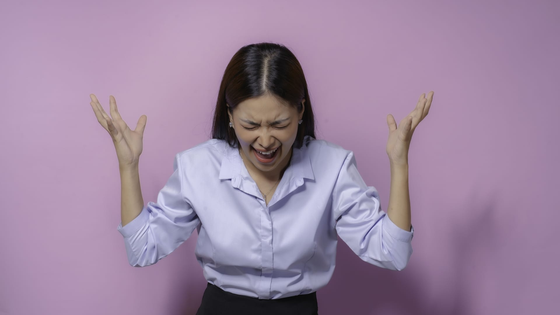 How highly successful people deal with a 'control freak' boss: You’ll ‘conserve your energy,’ says career expert