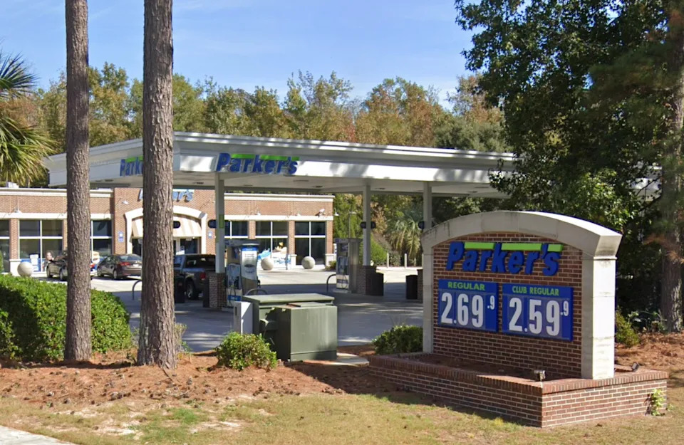 Two adults, 3 minors charged after armed robbery at Parker’s gas station in Bluffton