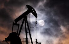 Oil prices tumble to lowest since May, on pace for biggest annual decline in 7 years