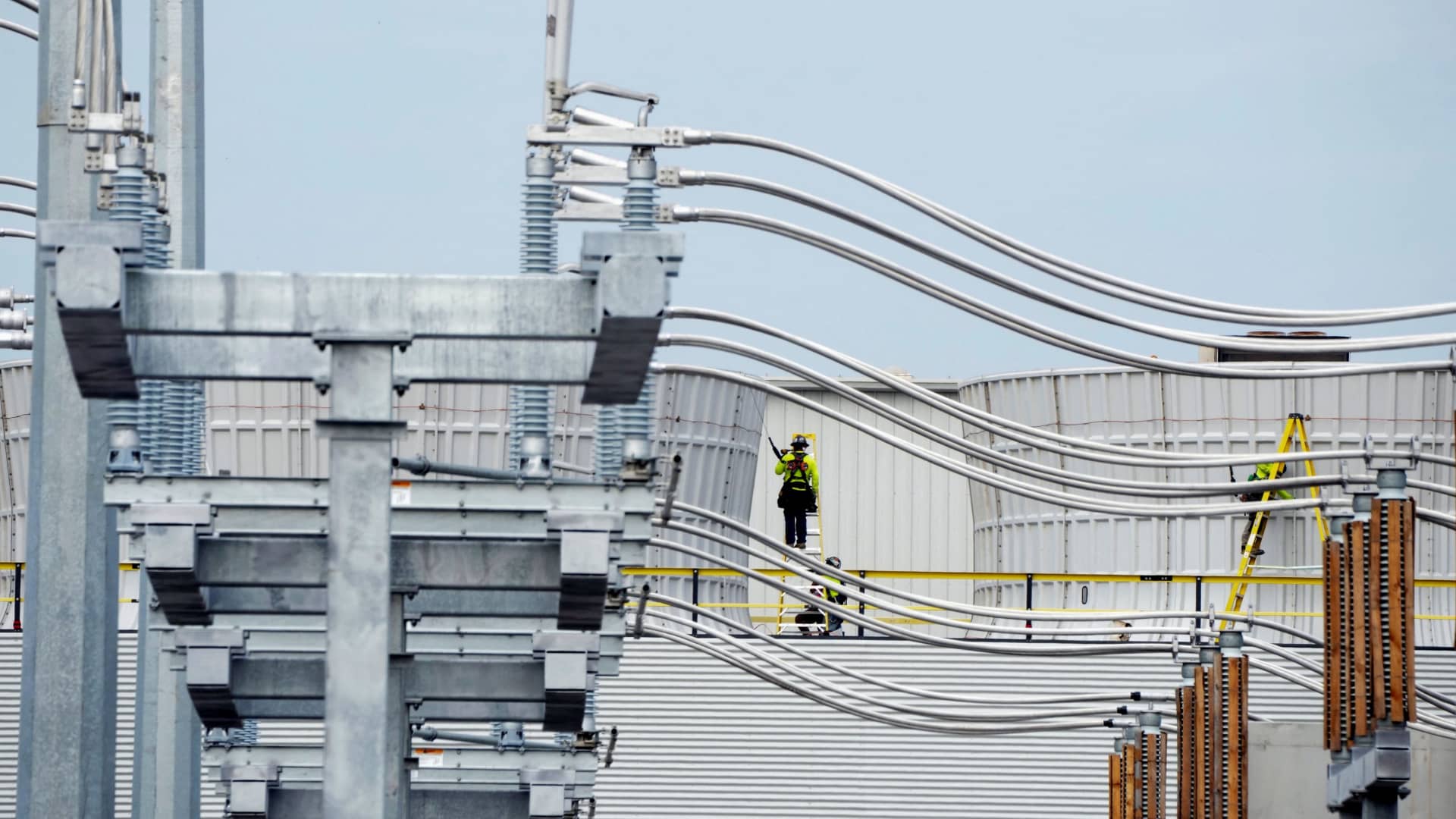 This energy ETF is set to break through a key level, charts show. Two ways to play the trend