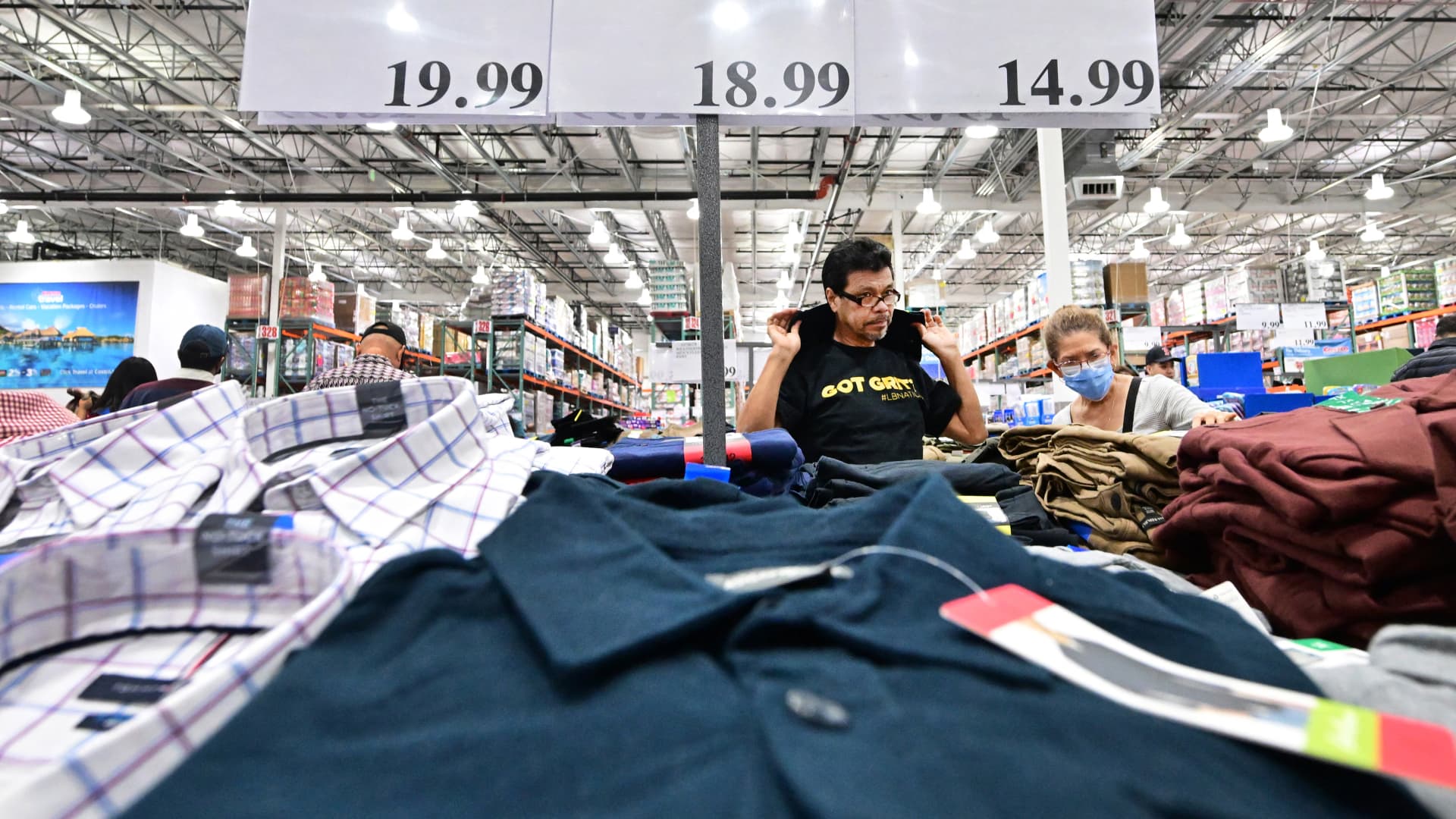 Cramer puts this retailer back on his favorite stock list, calling it a 'coiled spring'