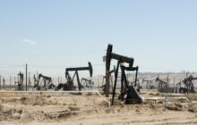 Oil trades sideways despite political turmoil in Venezuela