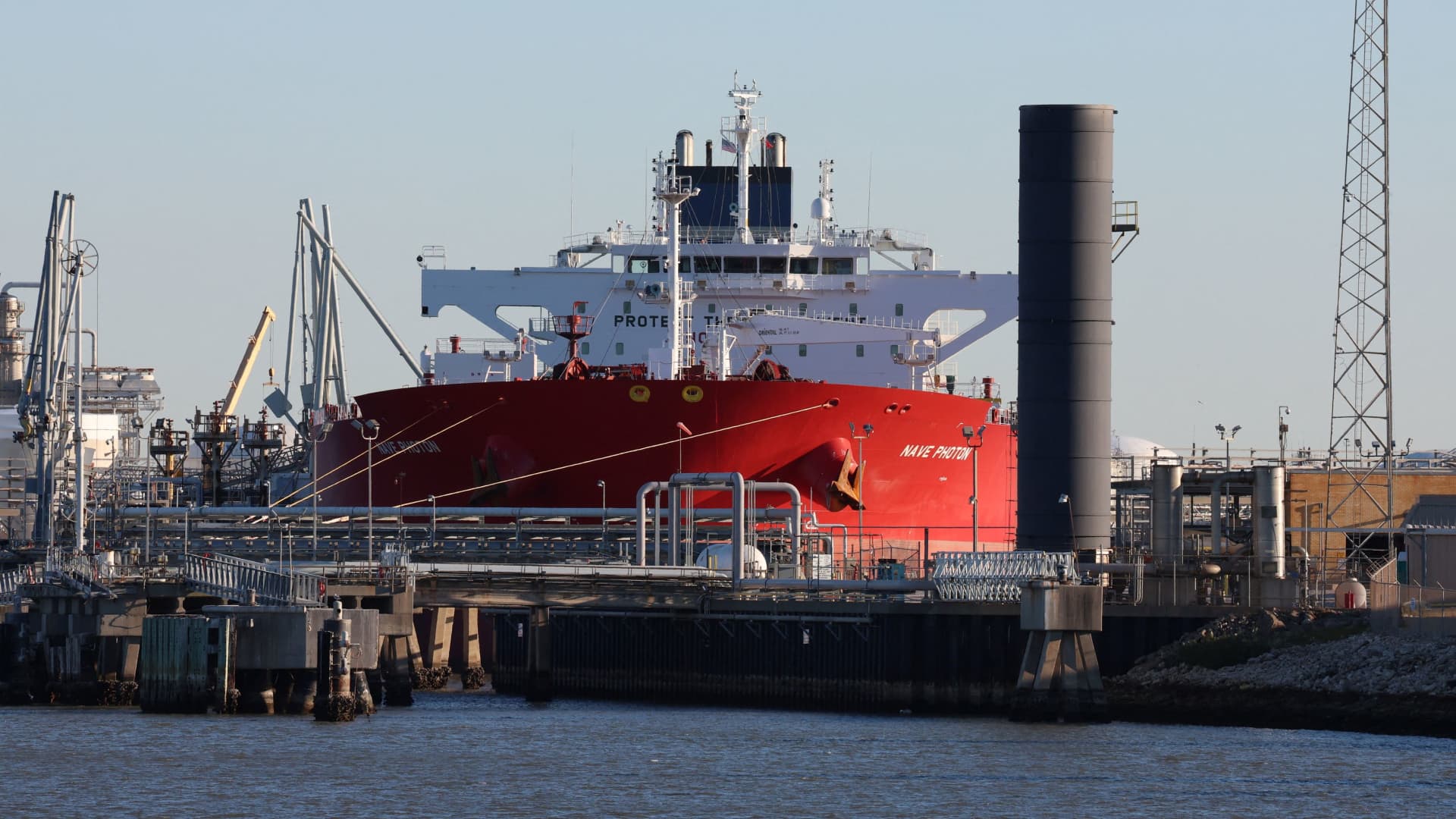 Venezuela oil fetching 30% higher price, U.S. energy chief says, after first sale worth $500 million