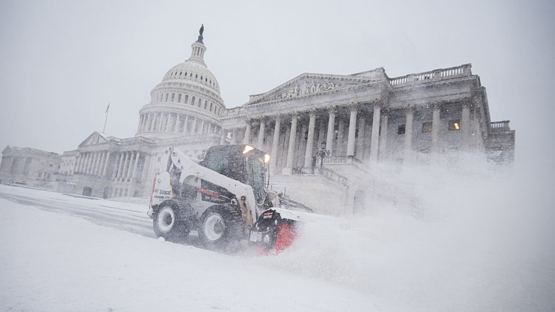 U.S. natural gas prices hit $6 for first time since 2022 amid massive winter storm