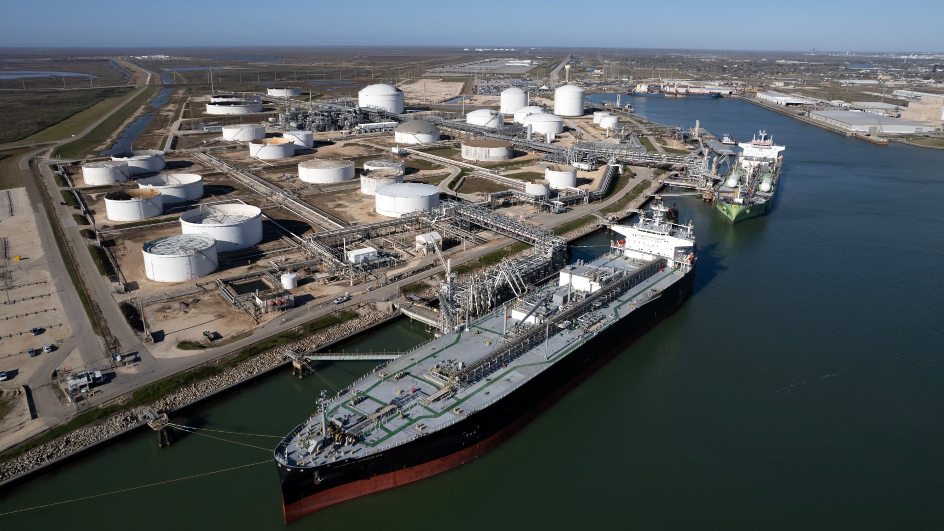 Oil prices jump on report that plans for U.S.-Iran nuclear talks are collapsing