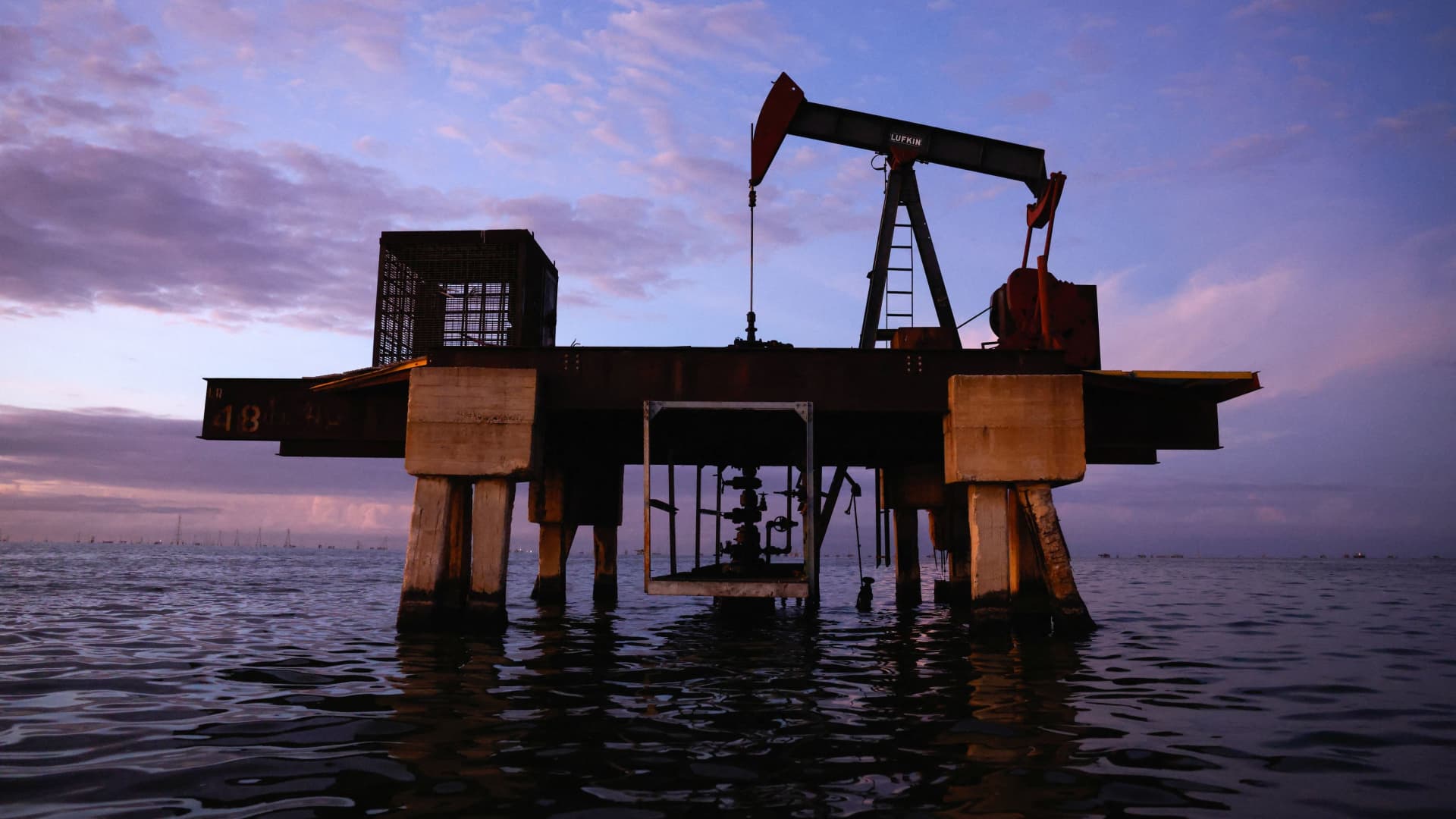 U.S. issues license facilitating oil, gas exploration and production in Venezuela