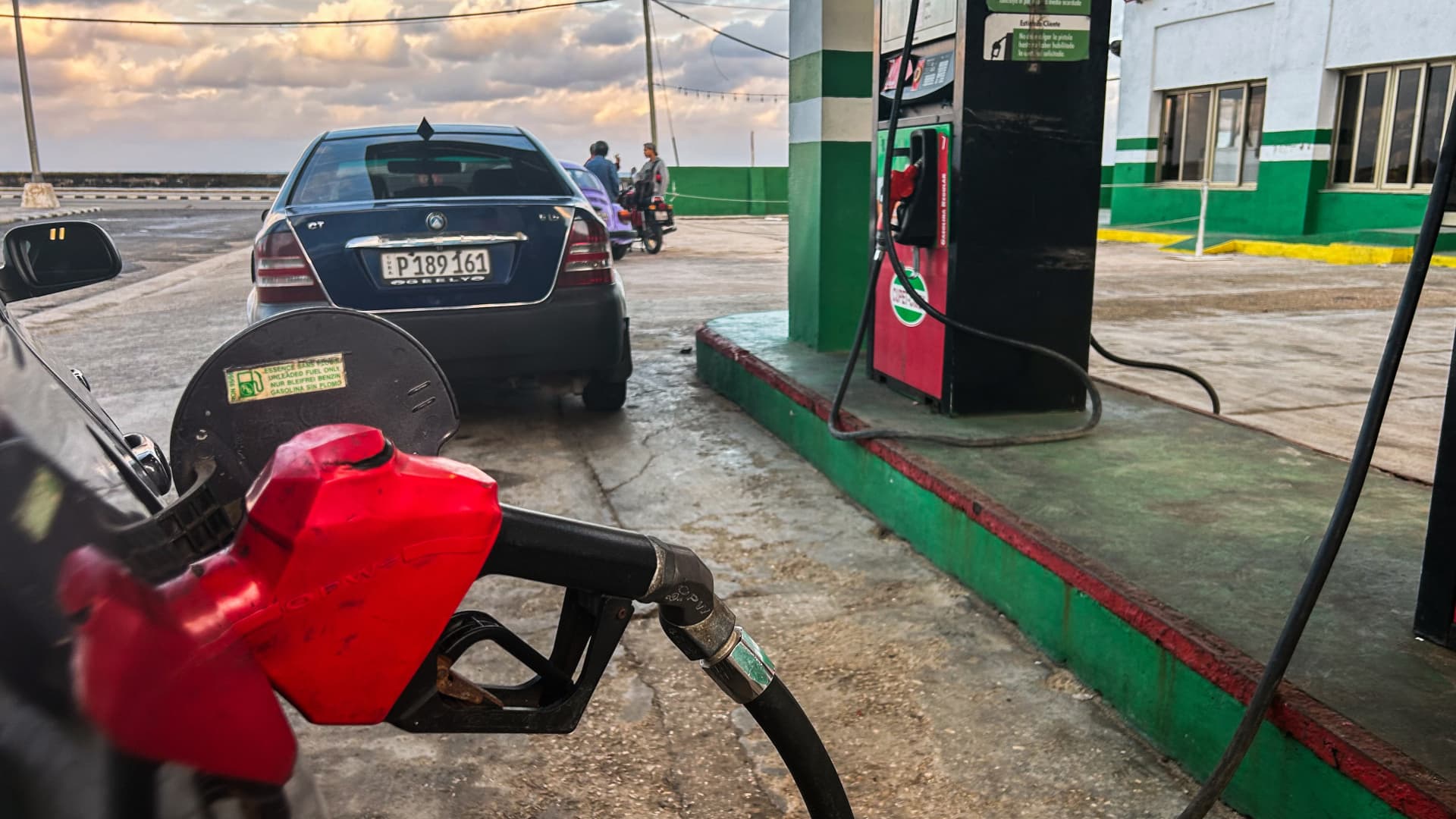 Russia shrugs off Trump’s tariff threats on those who provide oil to Cuba