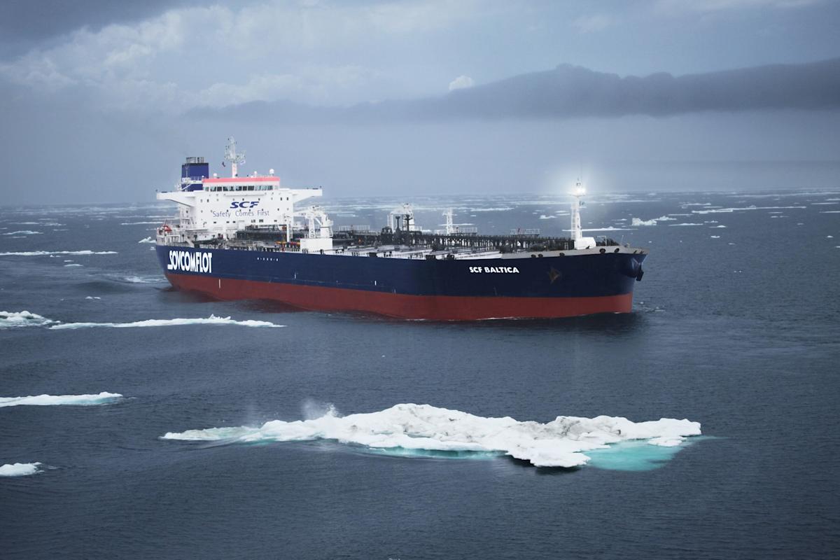 Russian Oil Exports Plunge as Drone Strikes Cripple Baltic Ports