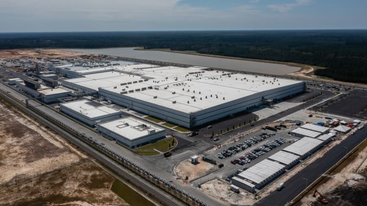 Tesla to buy $4.3 billion of LG Energy battery cells from disbanded GM plant