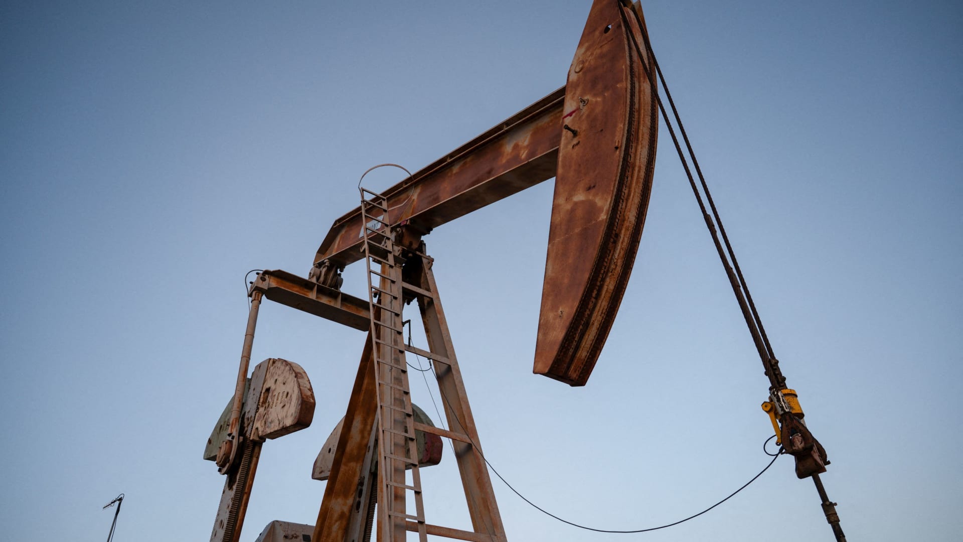 War disruptions may send oil to $150 to $200 a barrel. Here's my advice for stock investors
