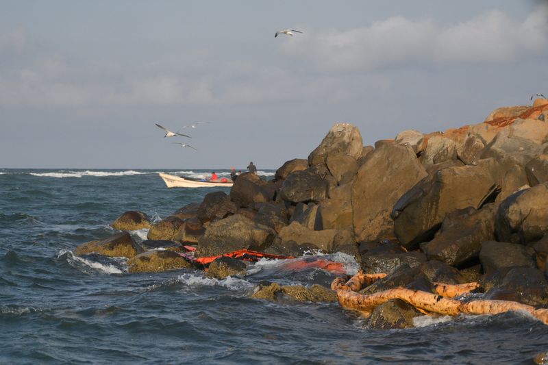 Mexican navy says petroleum tanker, natural seabed likely caused Gulf coast spill