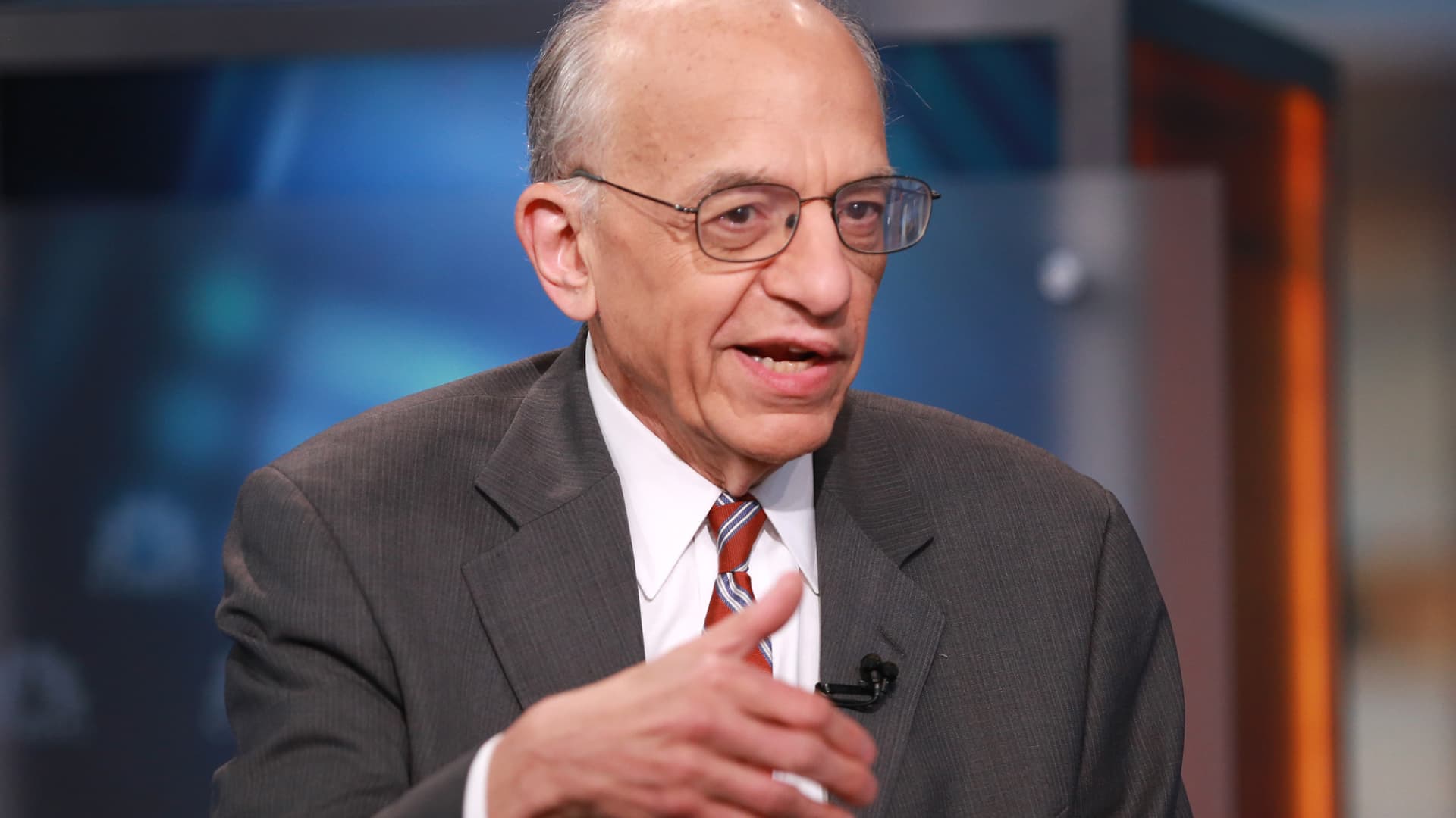 The economy can expand so long as gas doesn't go much above $4 a gallon, Jeremy Siegel says