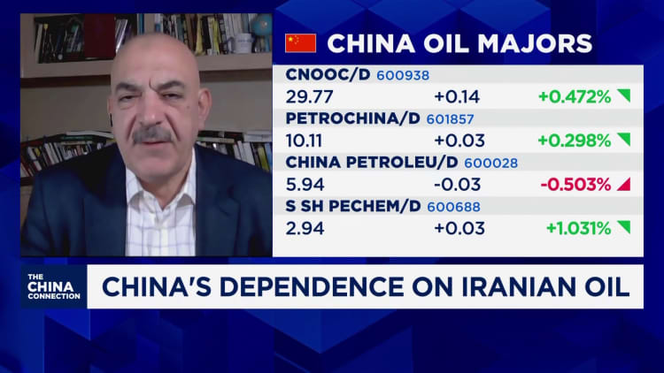 U.S. warns banks of sanctions risk over China ‘teapot’ refineries handling Iranian oil