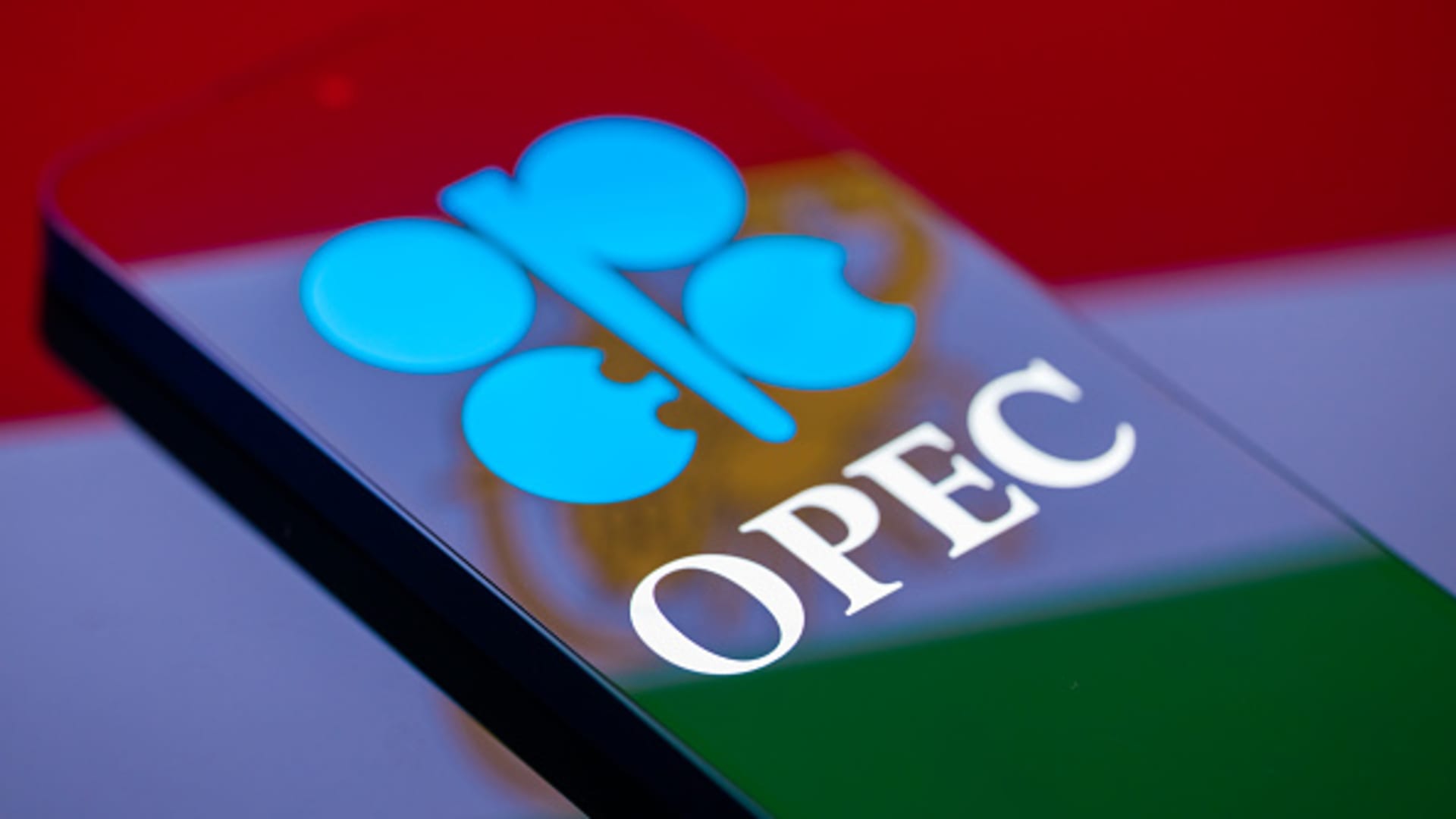 OPEC+ debates making oil output hike amid Iran war paralysis, sources say